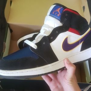 Jordan 1 Mid Grade school